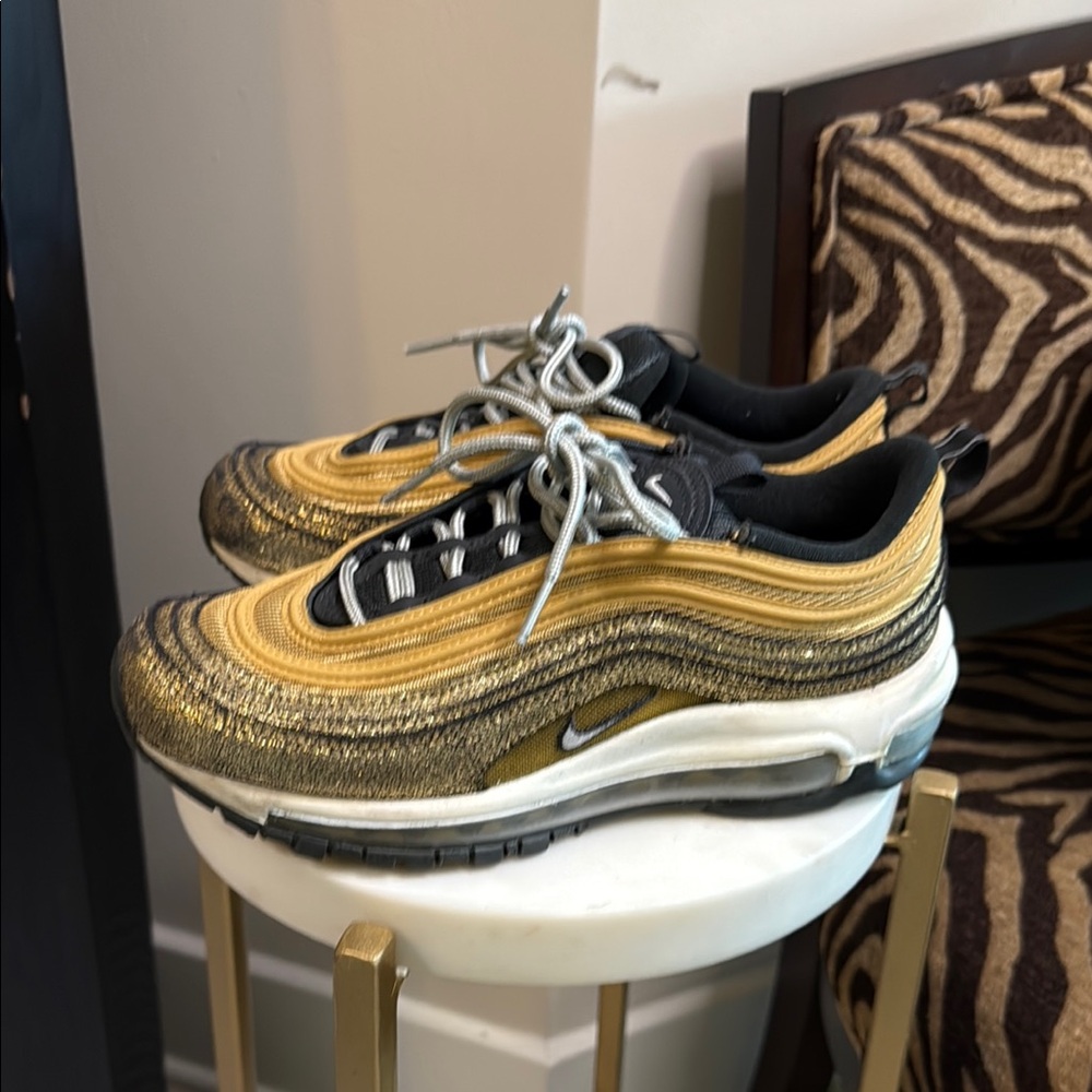Nike Airmax Gold and Black Sneakers
